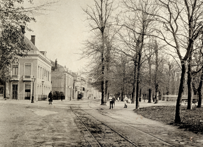 26094 Gezicht op de Maliebaan te Utrecht, uit het zuidwesten, met links het Kantoor van de Utrechtsche ...